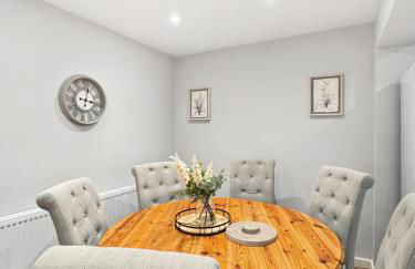 Sleeps 6 3bedroom House, Harlaxton Garden Driveway - Foto 11