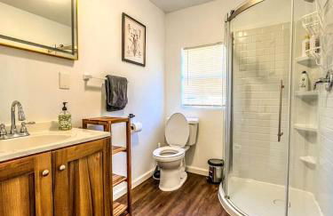 Cozy Tiny House Ideal for a Couples Retreat in Lake Hills, Texas - Foto 5