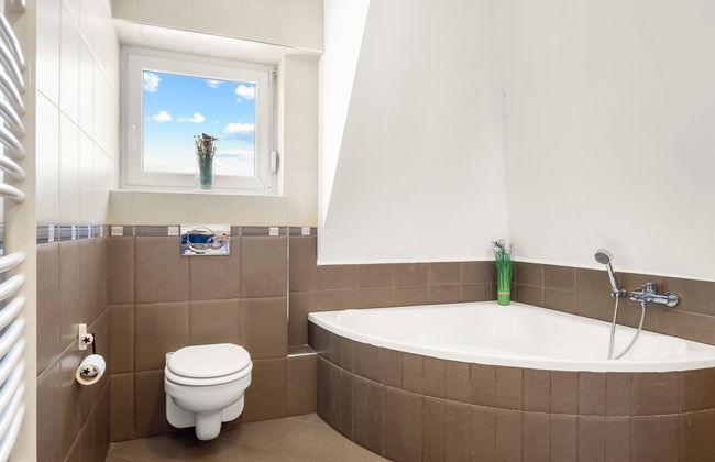 4 bedroom House in Siófok with private pool and garden - Photo 19