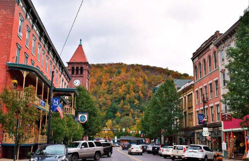 Whiskey Pines Retreat! Single Level Home, Outdoor Firepit, AC, BBQ! Sleeps 9 in Lake Harmony! - Foto 44