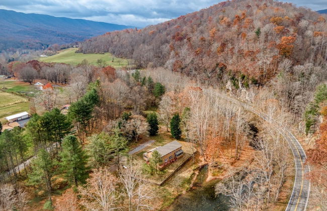 4BR Lodge on Wolf Creek – Fishing, Hiking, New River Fun & Hokie Weekends - Foto 78