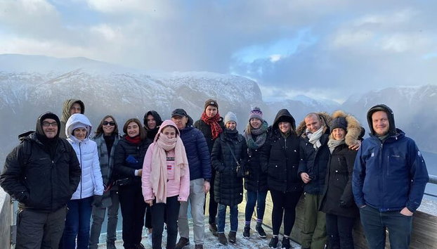 Tour por el fiordo de invierno a Nærøyfjord, Flam y Stegastein desde Bergen - Foto 5, Grupo increíble en Stegastein