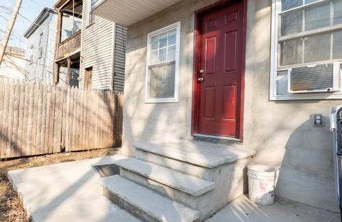 New 4 Apts-198-3 Bed Apt 1st Floor & 3 Bed Apt 2nd Floor - 1 Bed Studio Apt Ground Floor & 1 Bed Studio Apt Ground Floor near Penn Station EWR Newark NJ Airport Hospital Manhattan NYC - Foto 3