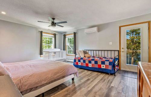 Lakefront Home with Private Beach Access & Hot Tub - Foto 29