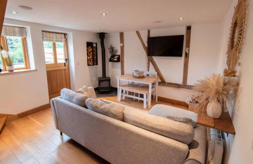 Bramble Cottage - Cosy 2 Bed With Deluxe HOT TUB & Log Burner - Photo 1