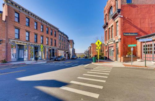 Beacon Apt with Patio and Grill Walk to Main St! - Foto 28