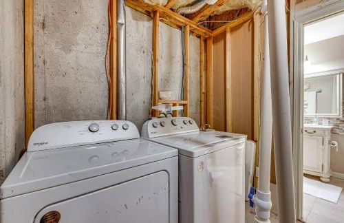 Pool Table and Patio Cozy Lawrenceville Apt - Foto 21