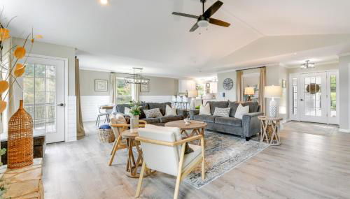 Lakefront Sherrills Ford Haven with Boat Dock! - Foto 5