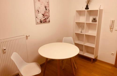 FELIX LIVING 4, Moderne 2-Zimmer Wohnung in Stadtrandlage, Balkon & Parkplatz - Photo 4