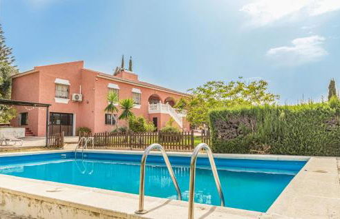 Gorgeous Home In Alhaurin De La Torre - Photo 1