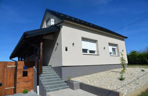 Natura Lux Holiday House with Pool and Jacuzzi - Foto 35