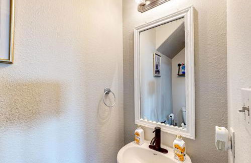 3 Mi to Downtown Conroe Updated Townhome with Yard - Foto 12