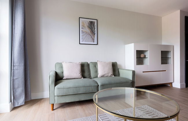 Elegant 2 Bed Flat with Balcony in Finchley - Foto 8