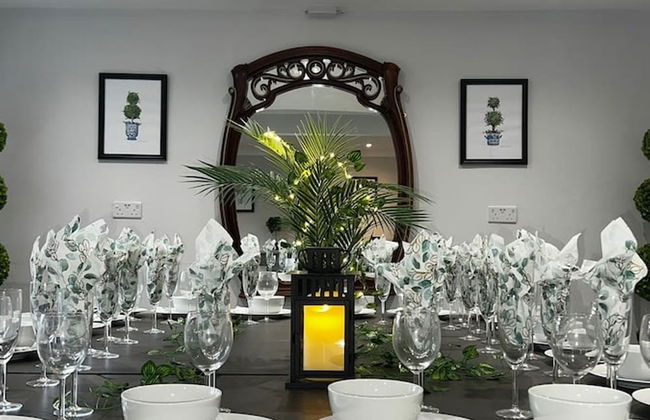 The Cheshire Gathering - Hot Tub 8 Bedroom - Photo 1