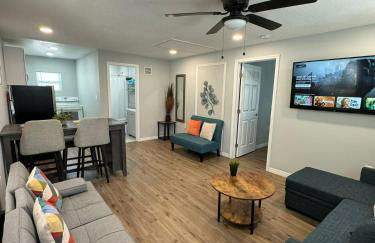 Lovely unit central location - Photo 1