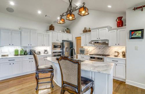 Luxe Home with Panoramic Greers Ferry Lake Views - Photo 8