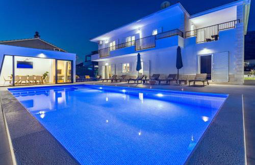 VILLA ALMIC with heated pool, 5 bedrooms, Gaming room, a multi-use playground court - Photo 38