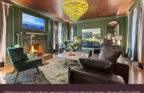 Contemporary Dallas 2BR Condo Patio & Pool - Photo 3