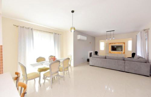 Seraina House - Photo 9