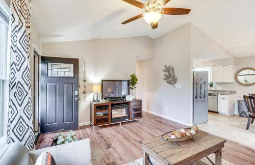 Mebane Home with Private Yard Steps to Downtown! - Foto 6