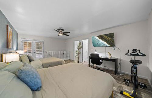 Entire Private Home with 4 Bedrooms 2 Bathrooms, 6 Beds, Hot Tub, King Bed, 6 Parking, Big Yard, Available Now - Foto 51