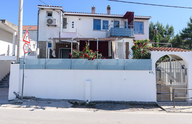 Modern Apartment in Arbanija with Hot Tub - Foto 1