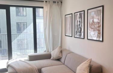 Central modern flat 2 minute walk to station - Foto 3