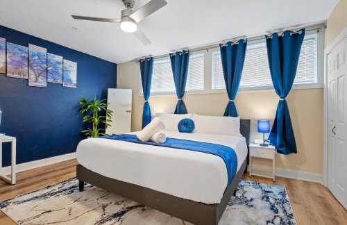 Upscale King Bed Suite ADA with Free Parking - Foto 3