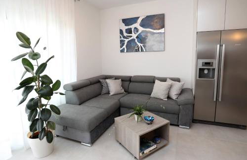 New luxury air-conditioned apartment, with jacuzzi, free parking and gardens - Foto 10