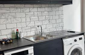 Deluxe Suite w PS5, Balcony, Netflix, Sleeps 6, ideal for relocators and professionals - Foto 15