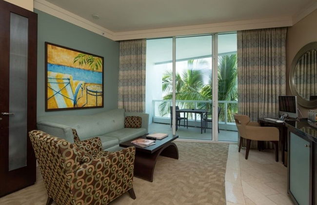 Fontainebleau Sorrento Pool View Junior Suite 1 Bedroom Hotel Room - Photo 8