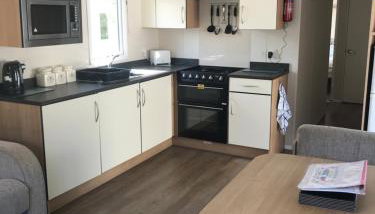 Deluxe 3 bedroomed caravan on Marton Mere with CH DG and decking - Foto 2