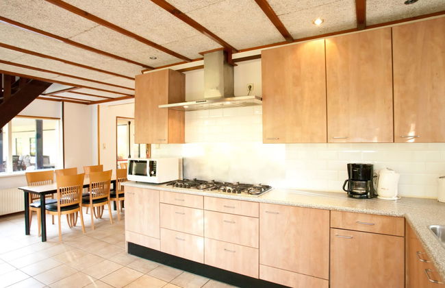 6 bedroom House in Beekbergen with swimming pool and garden - Photo 4