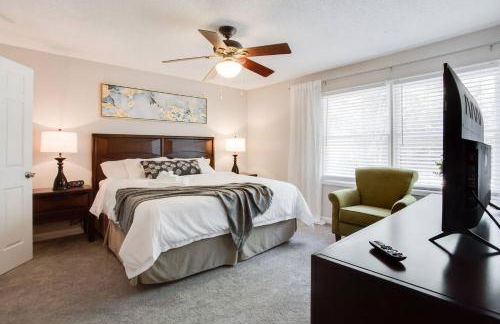 Modern + Cozy Townhome - minutes to Avalon w/king - Foto 23