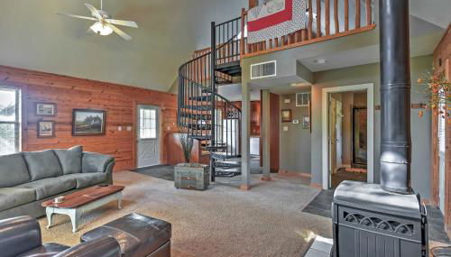 Hillside Cabin on 43 Acres with Private Lake and View! - Foto 5