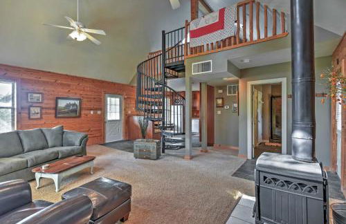 Hillside Cabin on 43 Acres with Private Lake and View! - Foto 5