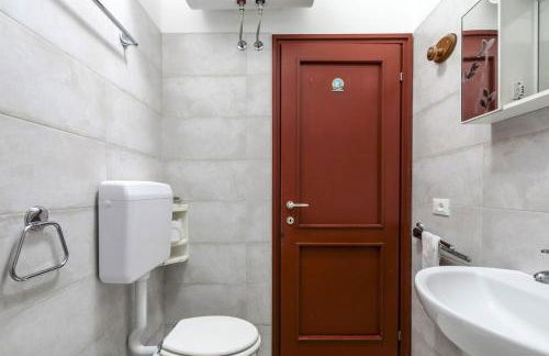 HOST4U - Loft del GARDA Residence with Pool, Front Lake Building - Foto 17