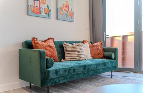 Luxuary 2BR Apt Sleeps 9, Wembley and Park Views - Photo 27