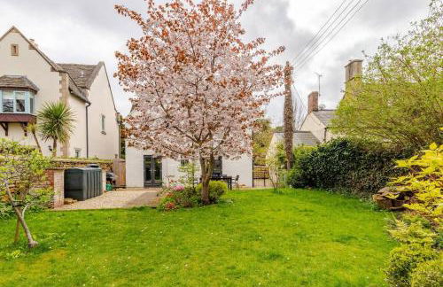 The Old Bank Beautiful Cotswold House with Huge Garden - Photo 39