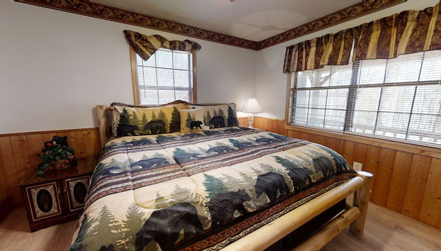 Little Mountain Hideaway 2 Bedroom Cabin by RedAwning - Foto 4, Habitación