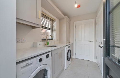 Modern Entire Home steps from the Train Station - Foto 14