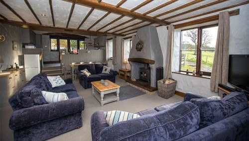 Mill Barn, Castle Carrock, dogs welcome, hot tub with countryside and reservoir views - Foto 5