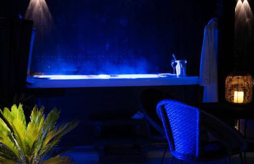 Premium suite with jacuzzi - Photo 32