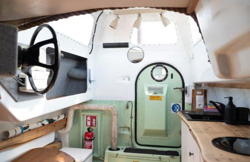 Ausgbebautes Rettungsboot ARDSCHE NOAH - Foto 12