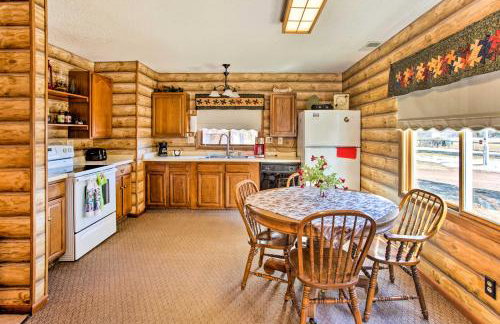 Fish and Hike Wooded Cabin 9 Mi to Lake Nebagamon! - Foto 2