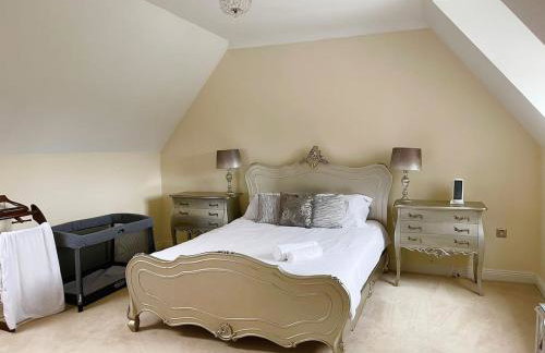 Luxurious Executive 5 Bedroom Whole Home - For 10 - Foto 14