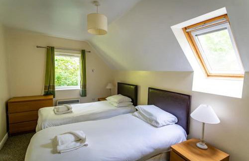 Denstone, woodland lodge with hot tub for 8 - Foto 38