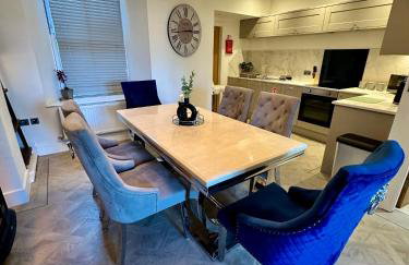 Luxury Pet Friendly 3 Bedroom Home with Copper Bath - Photo 13