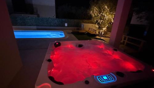 Sunluxvilla 4BR Heated Pool Jacuzzi Sauna - self check in - Photo 5