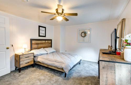 Steps to Crystal Lake Spacious Retreat with Views - Foto 23